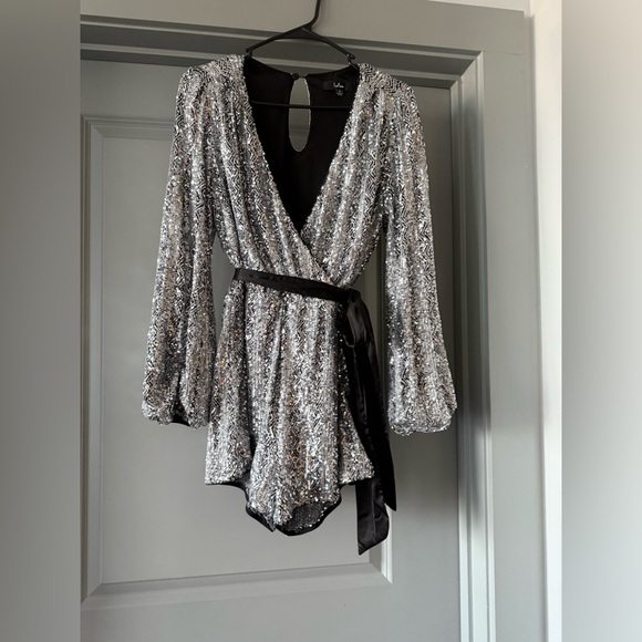 Lulu's Shimmering Silver Sequin Romper w/ black belt / sash - Picture 2 of 6